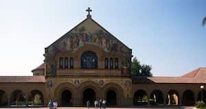 La Universidad de Stanford tiene el mejor MBA del mundo.