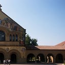 La Universidad de Stanford tiene el mejor MBA del mundo.