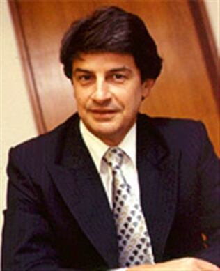 Hugo Freytes, presidente de Oracle Colombia & Ecuador. "Oracle E-Business Suite, con soluciones ERP, CRM, SCM y BI, revoluciona la forma de hacer negocios, y permite aprovechar integralmente los beneficios de la tecnología Internet".