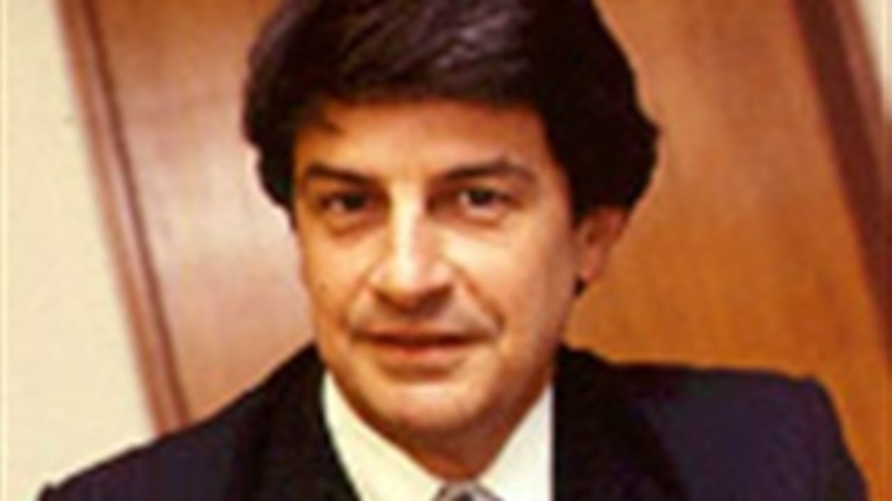 Hugo Freytes, presidente de Oracle Colombia & Ecuador. "Oracle E-Business Suite, con soluciones ERP, CRM, SCM y BI, revoluciona la forma de hacer negocios, y permite aprovechar integralmente los beneficios de la tecnología Internet".