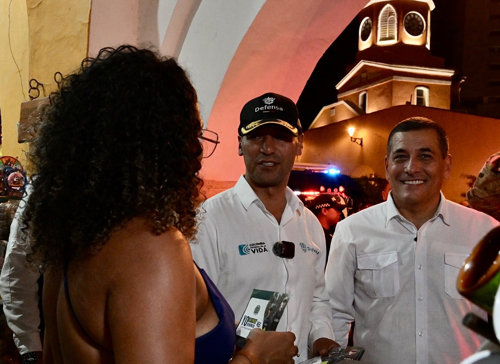 Ministro de Defensa, Pedro Sánchez, y el alcalde de Cartagena, Dumek Turbay.