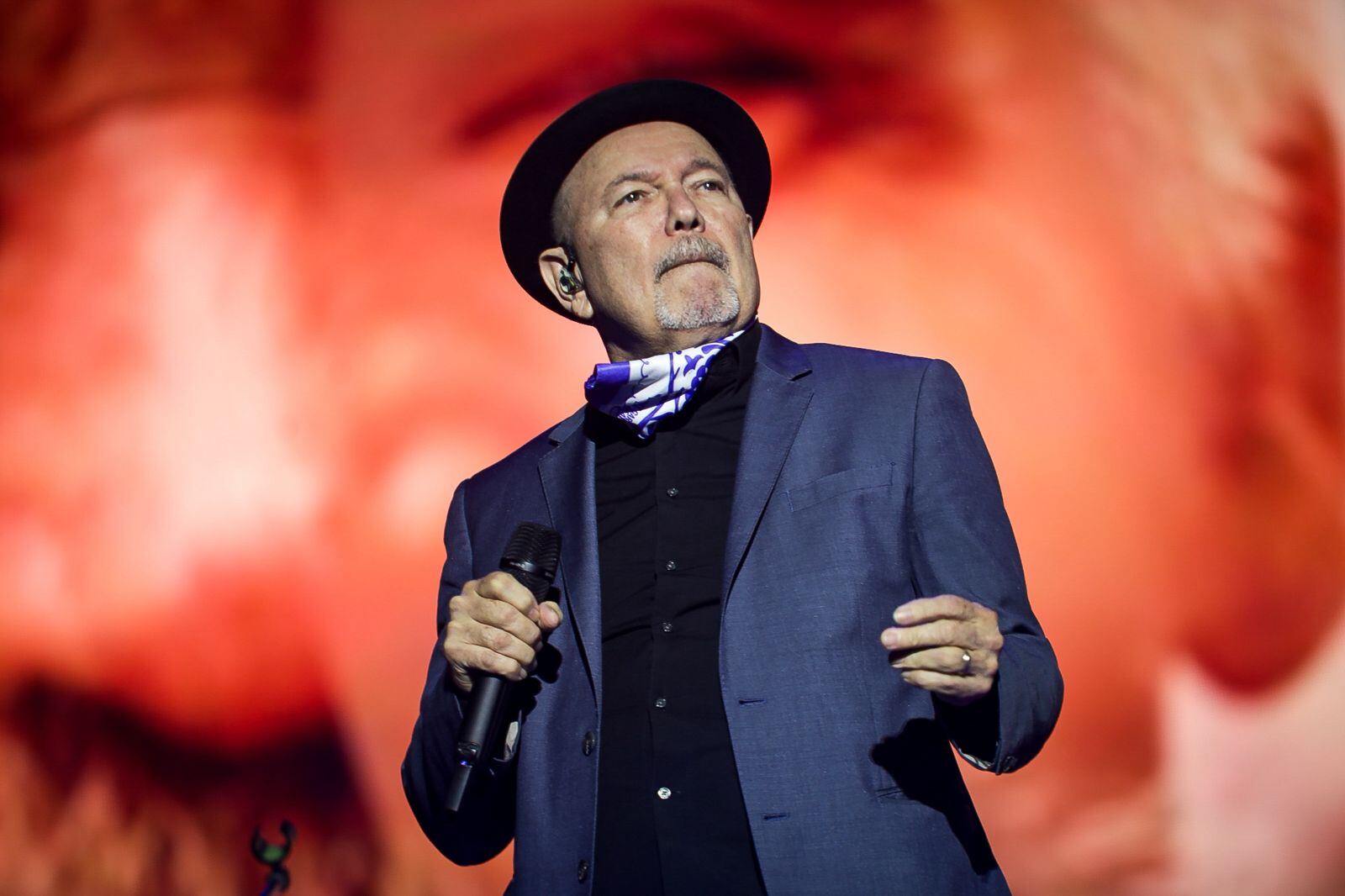 Rubek Blades y Miguel Bosé, dos artistas de talla internacional que pusieron a vibrar a los asistentes al Festival Cordillera