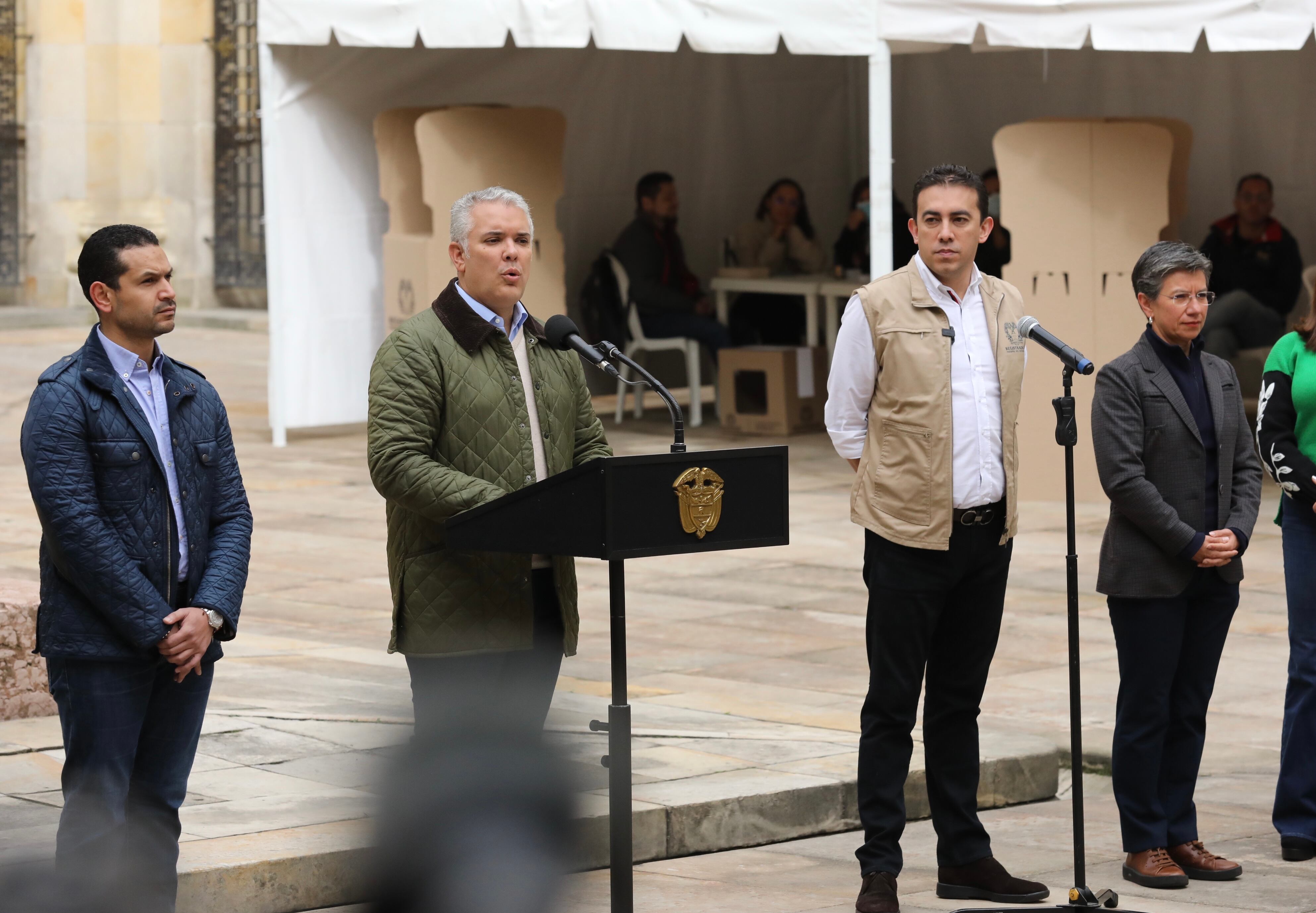 Presidente Iván Duque con el registrador Alexander Vega, Ministro Interior Daniel Palacio y Claudia López Alcaldesa de Bogotá