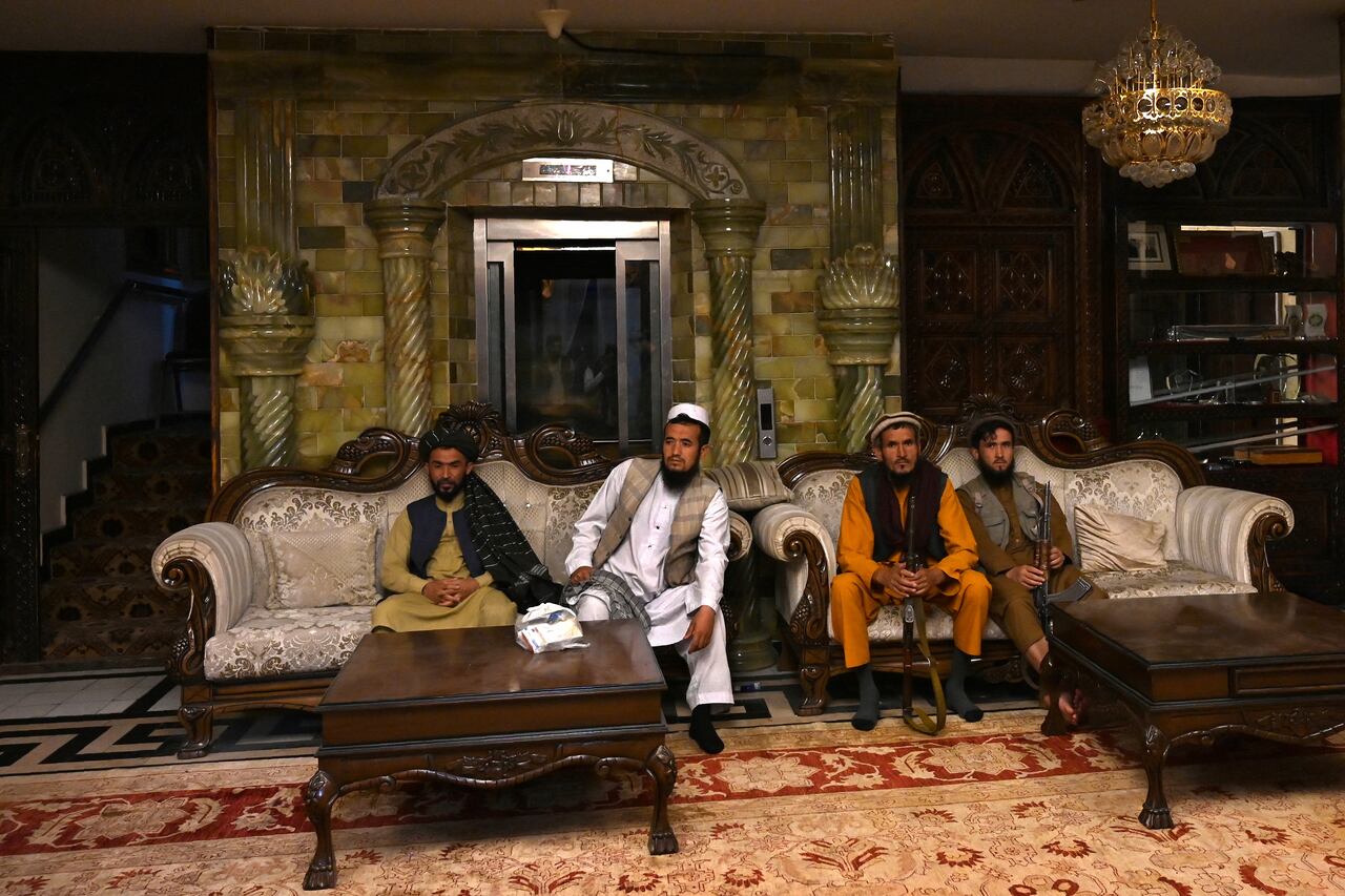 In this picture taken on September 11, 2021, a member of the Taliban visits the greenhouse yard at the home of the Afghan warlord Abdul Rashid Dostum in the Sherpur neighborhood of Kabul. - Taliban fighters have taken over the glitzy Kabul mansion of one of their fiercest enemies -- the warlord and fugitive ex-vice president Dostum. (Photo by Wakil KOHSAR / AFP) / TO GO WITH 'Afghanistan-Conflict-Dostum', SCENE by Emmanuel DUPARCQ