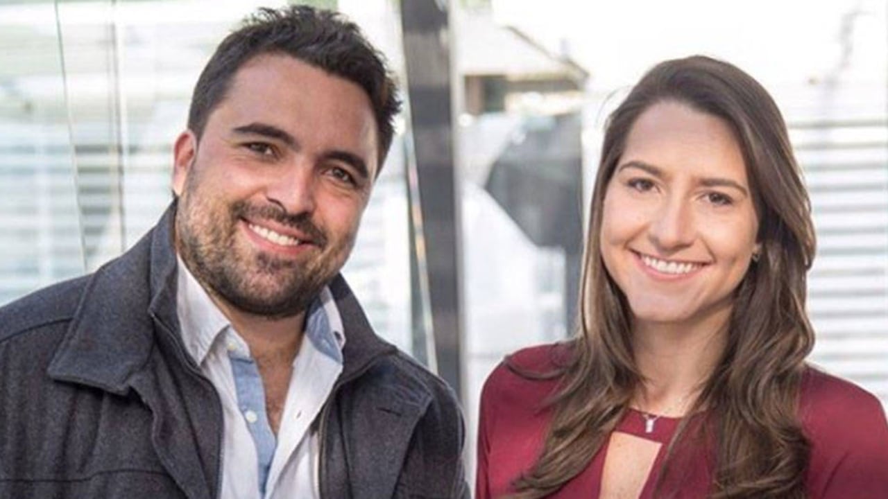 Nicolás Contreras y Raíssa Joao, fundadores de la plataforma de crowdfunding Vaki.