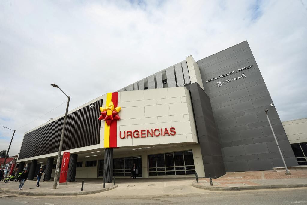 El edificio tiene cuatro pisos que cuentan con atención de urgencias, salas de parto
y unidades de cuidado neonatal, entre otros servicios médicos de alta complejidad.