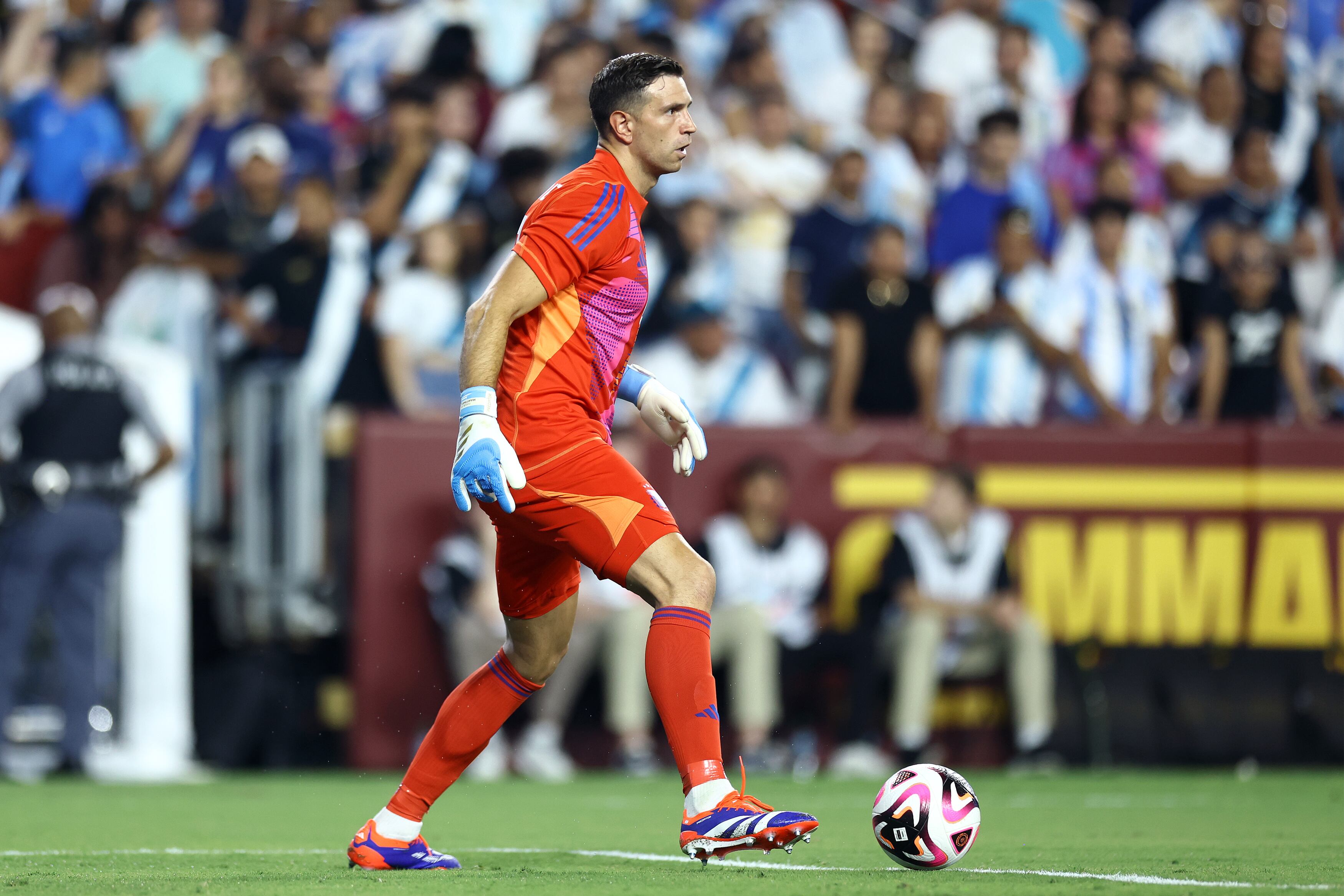 El Dibu Martínez es uno de los referentes del plantel de Scaloni.