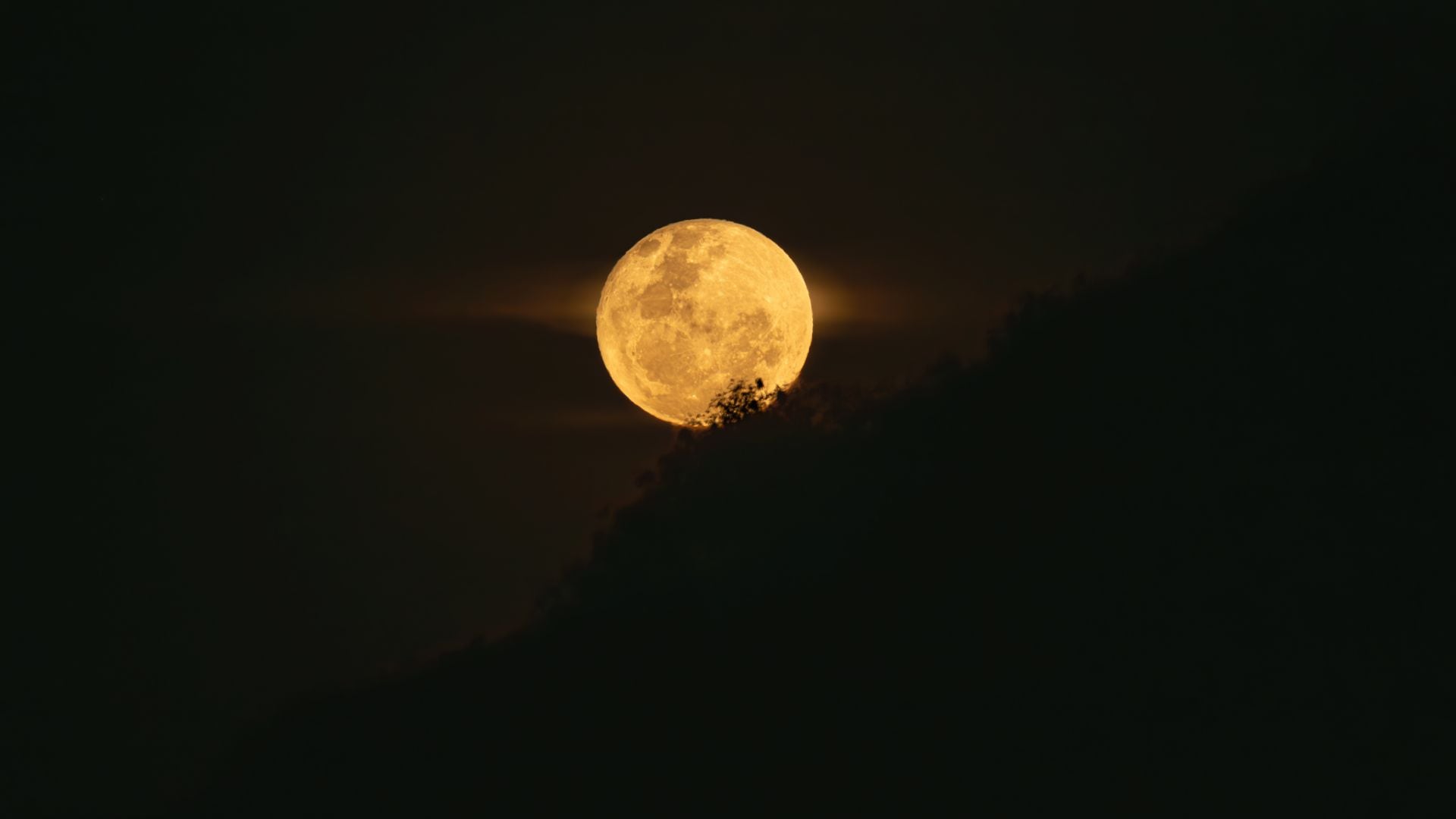 Entre los eventos lunares más destacados de 2026 se encuentra la llamada Luna de Fresa.