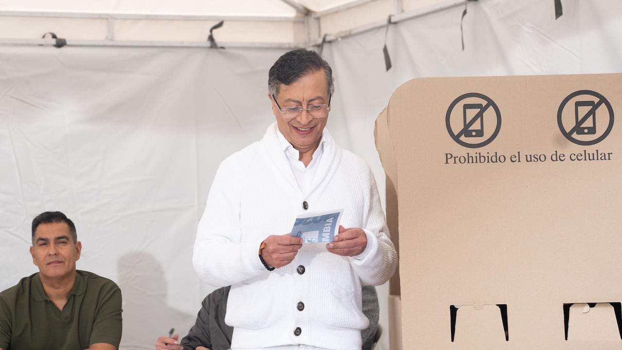 El presidente, Gustavo Petro, ejerciendo su derecho al voto, este 31 de mayo de 2026, en Bogotá