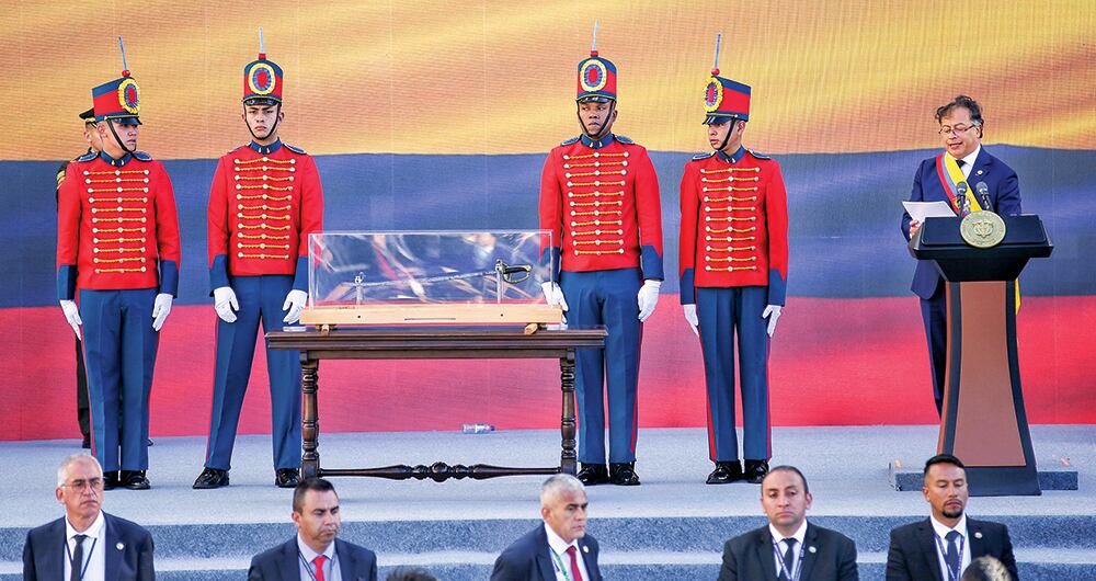 La espada de Bolívar fue una de las protagonistas de la posesión de Petro, pues su primera orden presidencial fue pedir que la trajeran para acompañar el evento.