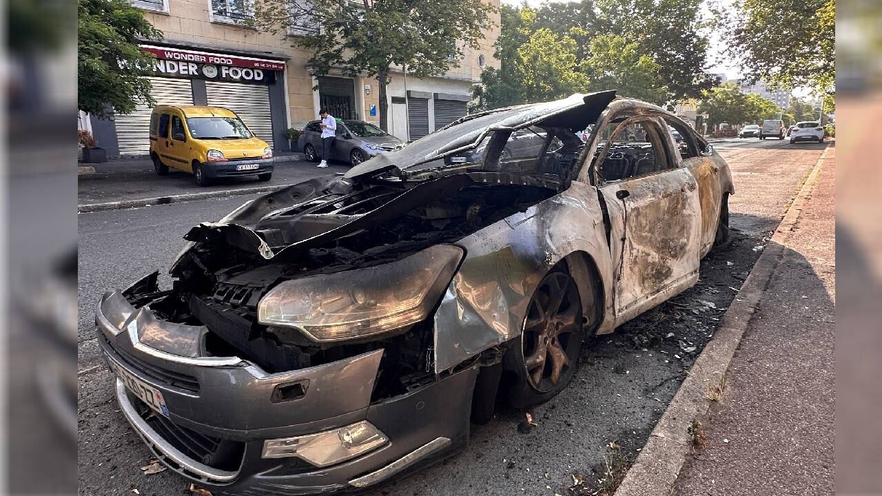 Consecuencias tras enfrentamientos entre jóvenes y policías en suburbio de París, Francia.