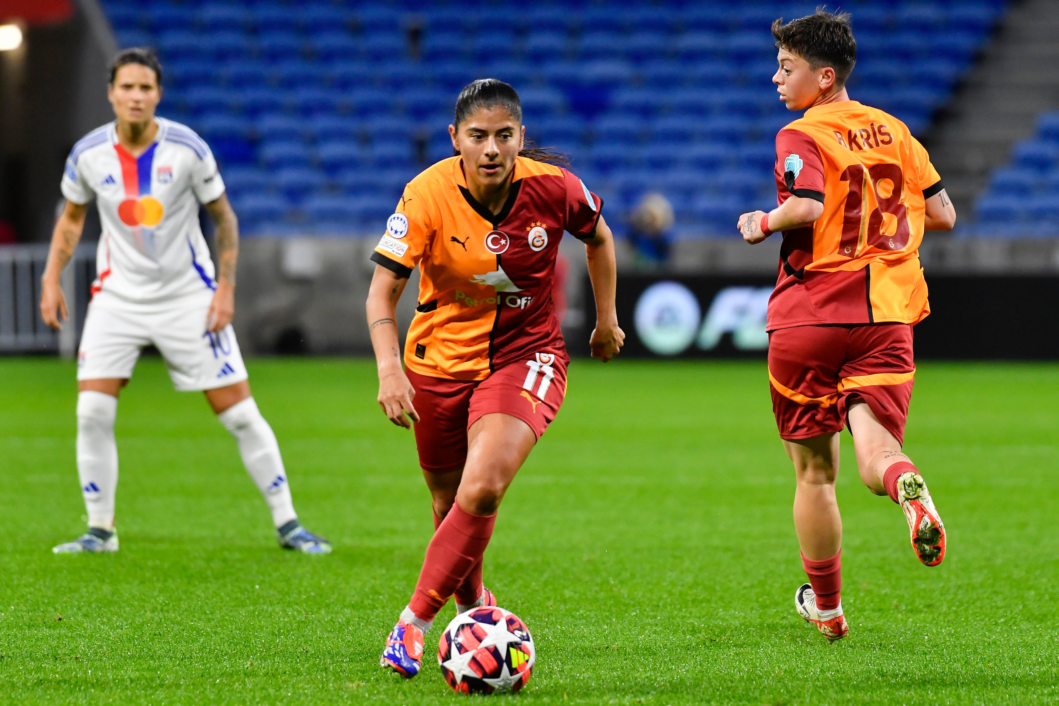 Catalina Usme defendiendo los colores del Galatasaray de Turquía.