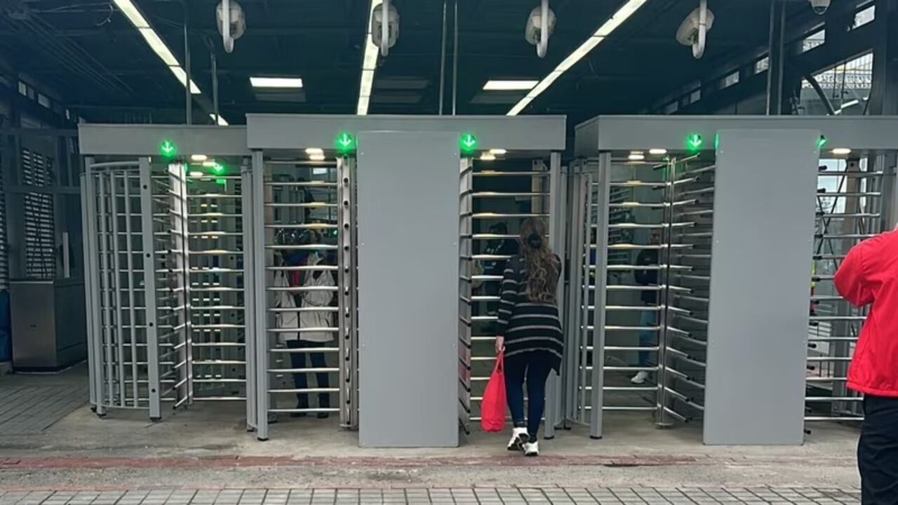 TransMilenio instalará en total 160 torniquetes anticolados.