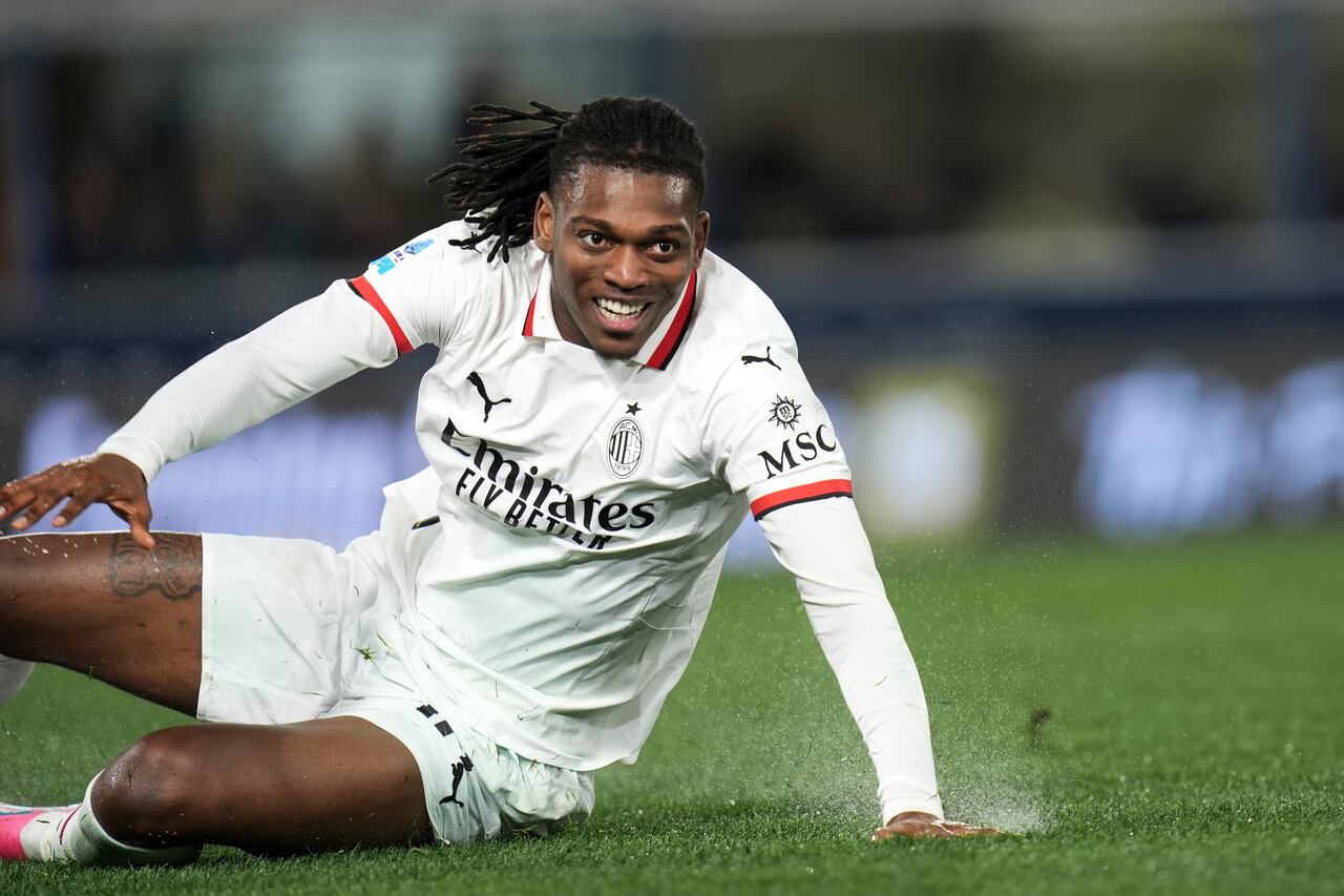 AC Milan's Rafael Leao celebrates scoring during the Serie A soccer match between Bologna FC and A.C. Milan at Renato Dall'Ara Stadium, Bologna, Italy, Thursday, Feb. 27, 2025. (Massimo Paolone/LaPresse via AP)