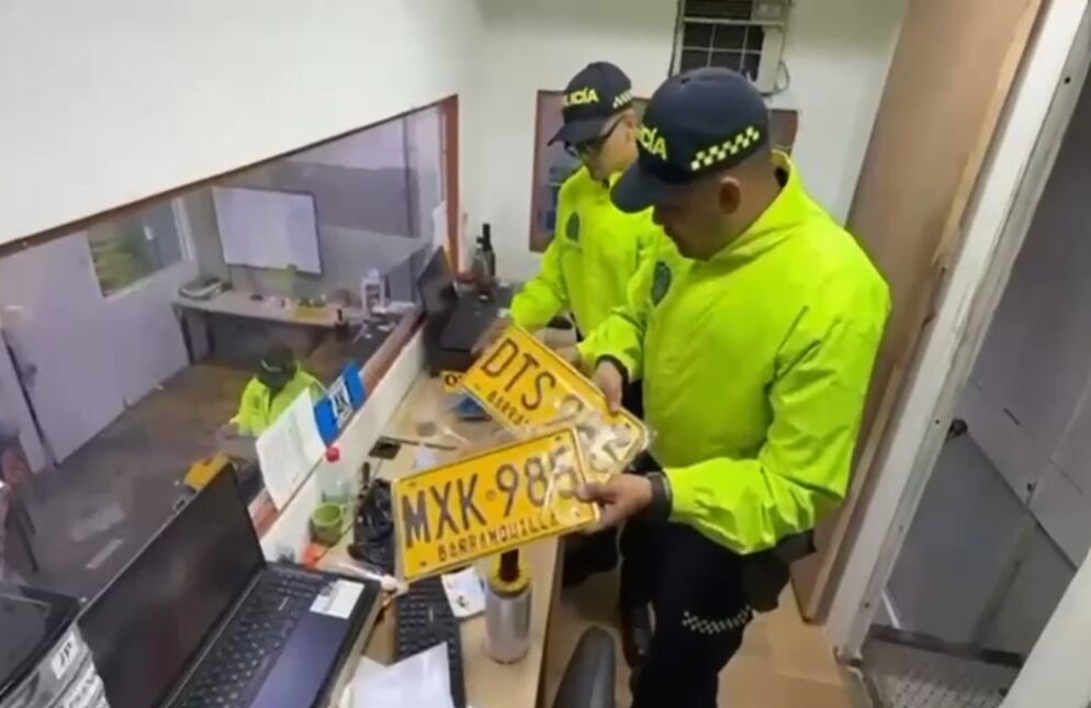 Cae fábrica de placas falsas para carros y motos en Itagüí.