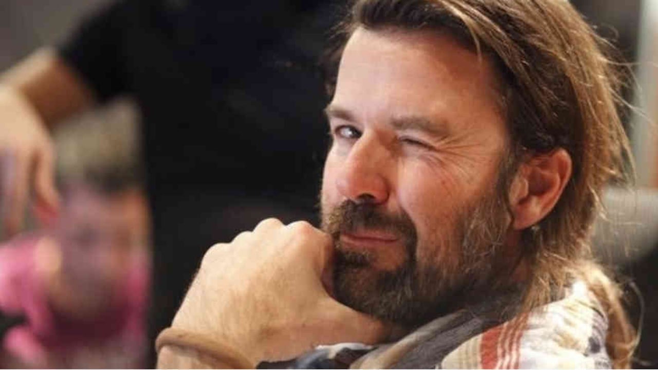 Donés, quien creció en Barcelona, comenzó pronto en el mundo de la música a los 15 años de la mano de su hermano Marc.