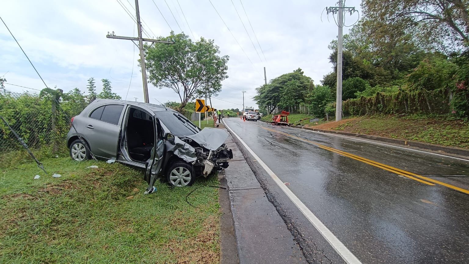 Esto fue el otro carro involucrado.