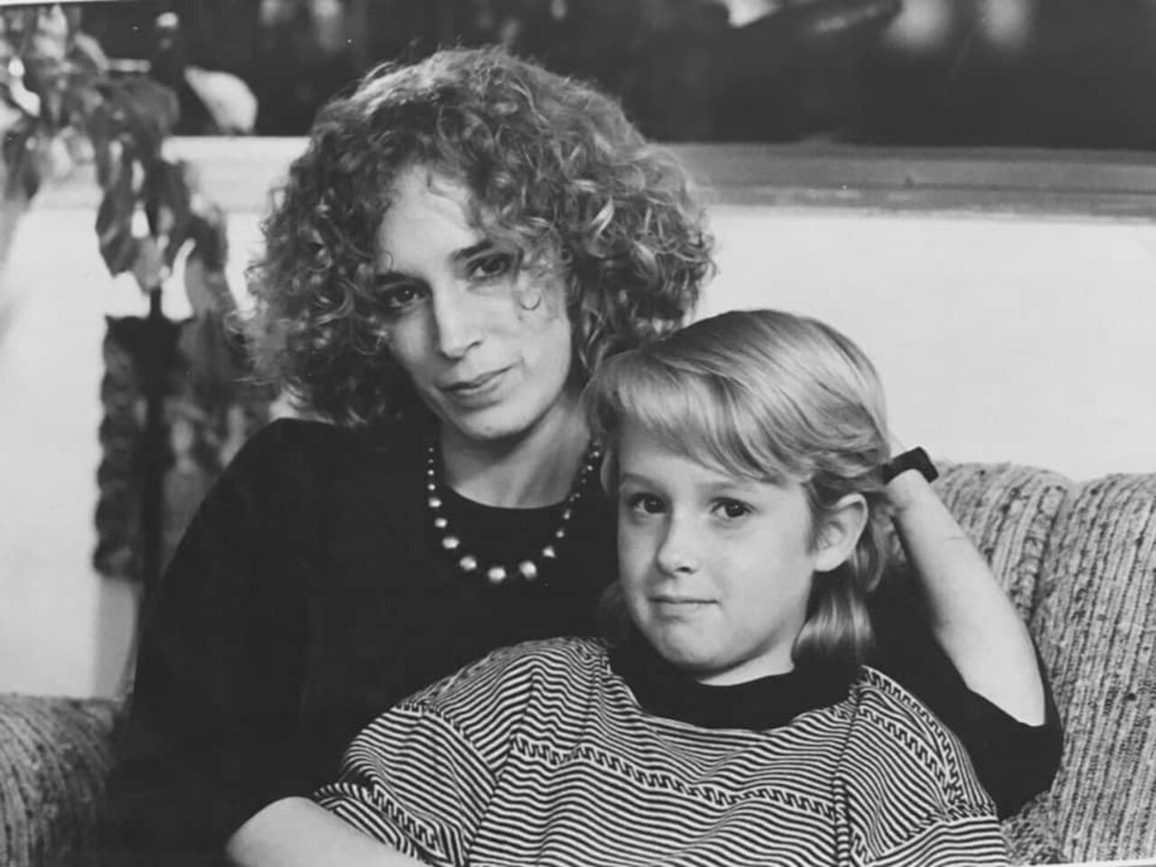 Carolina Ponce de León con su hijo Sebastián. Bogotá, 1992. Cortesía de Ponce de León.