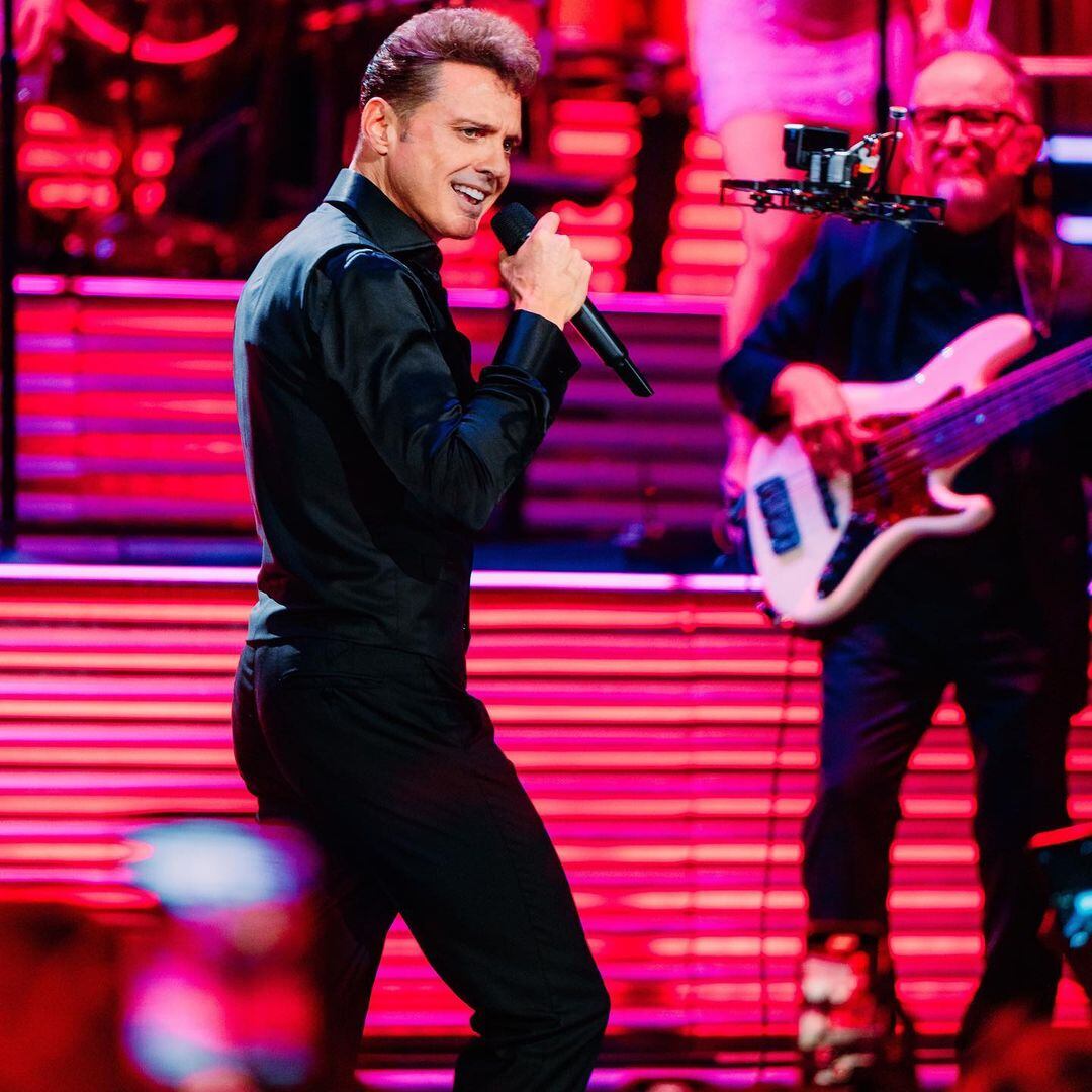 El cantante volvió a los escenarios con un cambio radical