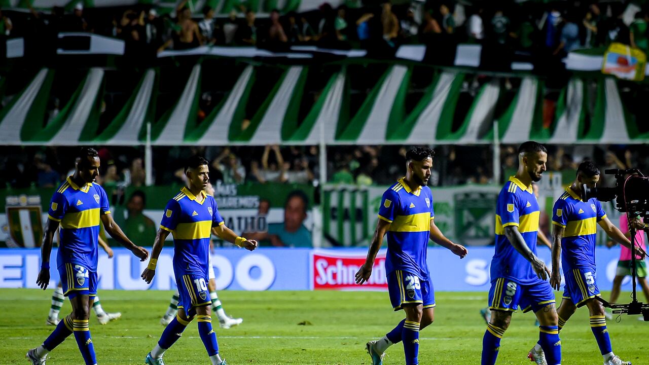 Sebastián Villa salió cabizbajo de la derrota ante Banfield.