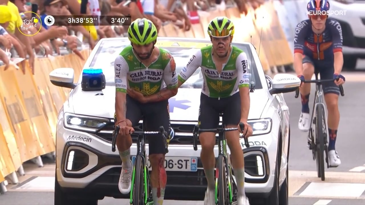 Fernando Gaviria tras la caída en el Tour.