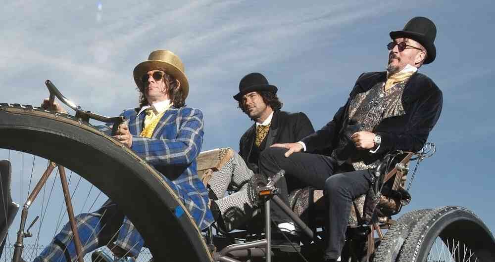 Larry LaLonde, Tim Alexander y Les Claypool son Primus. Leyendas del alternativo sobre ruedas.