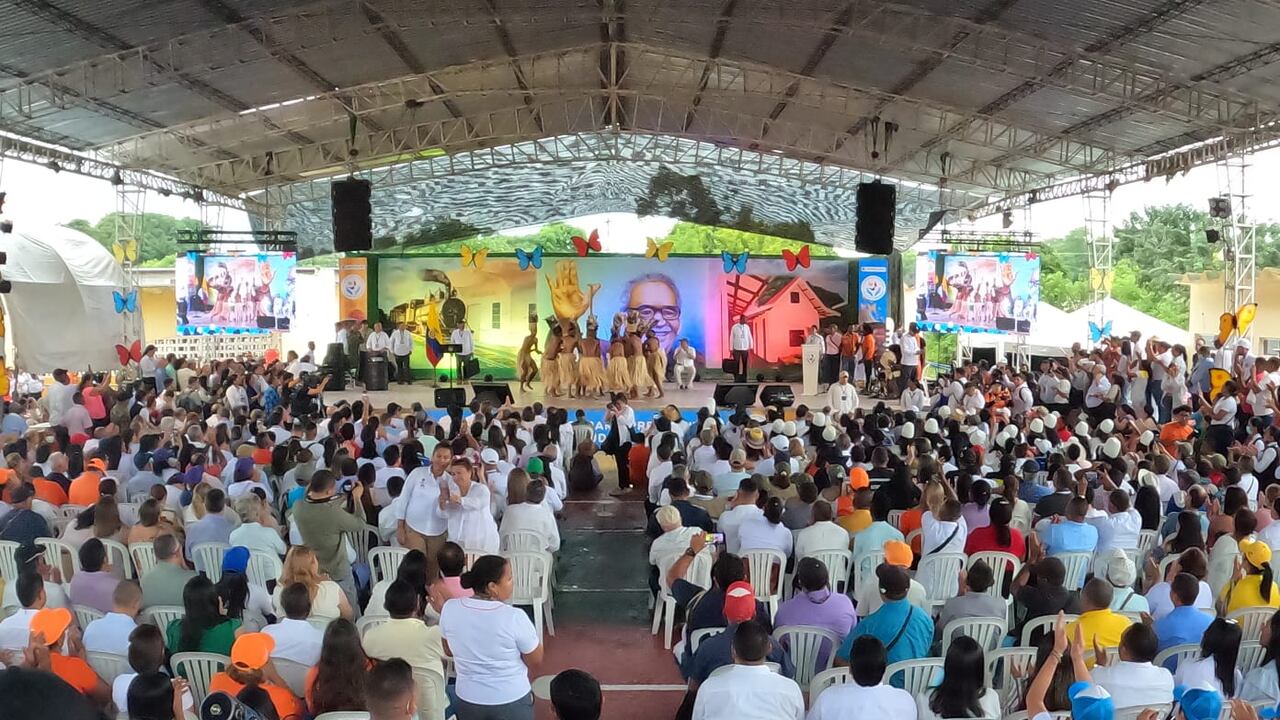 Ministra de Salud y Protección Social, Carolina Corcho en Aracataca, Magdalena.