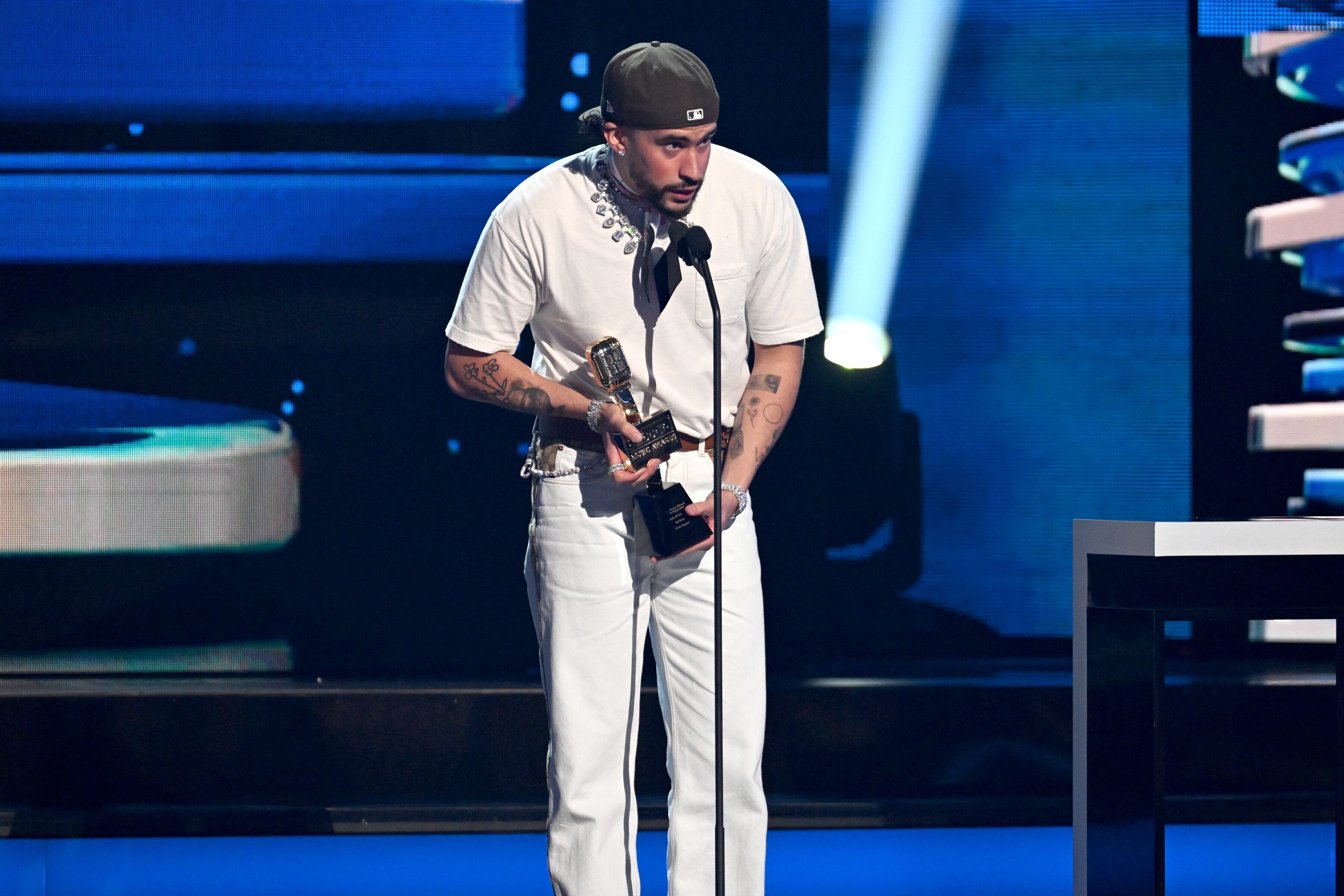 Bad Bunny se lleva el premio más importante de la noche.