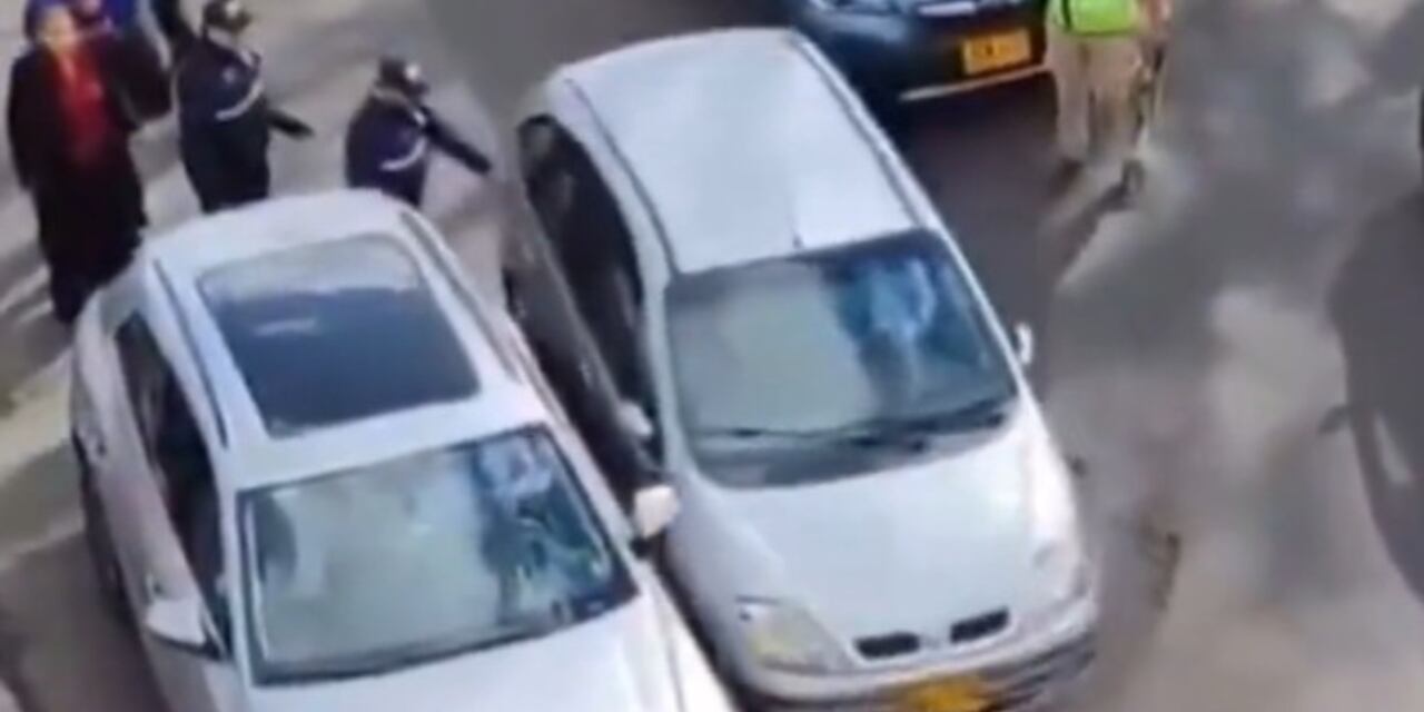 El conductor de un carro chocó contra otro en inmediaciones del Movistar Arena.