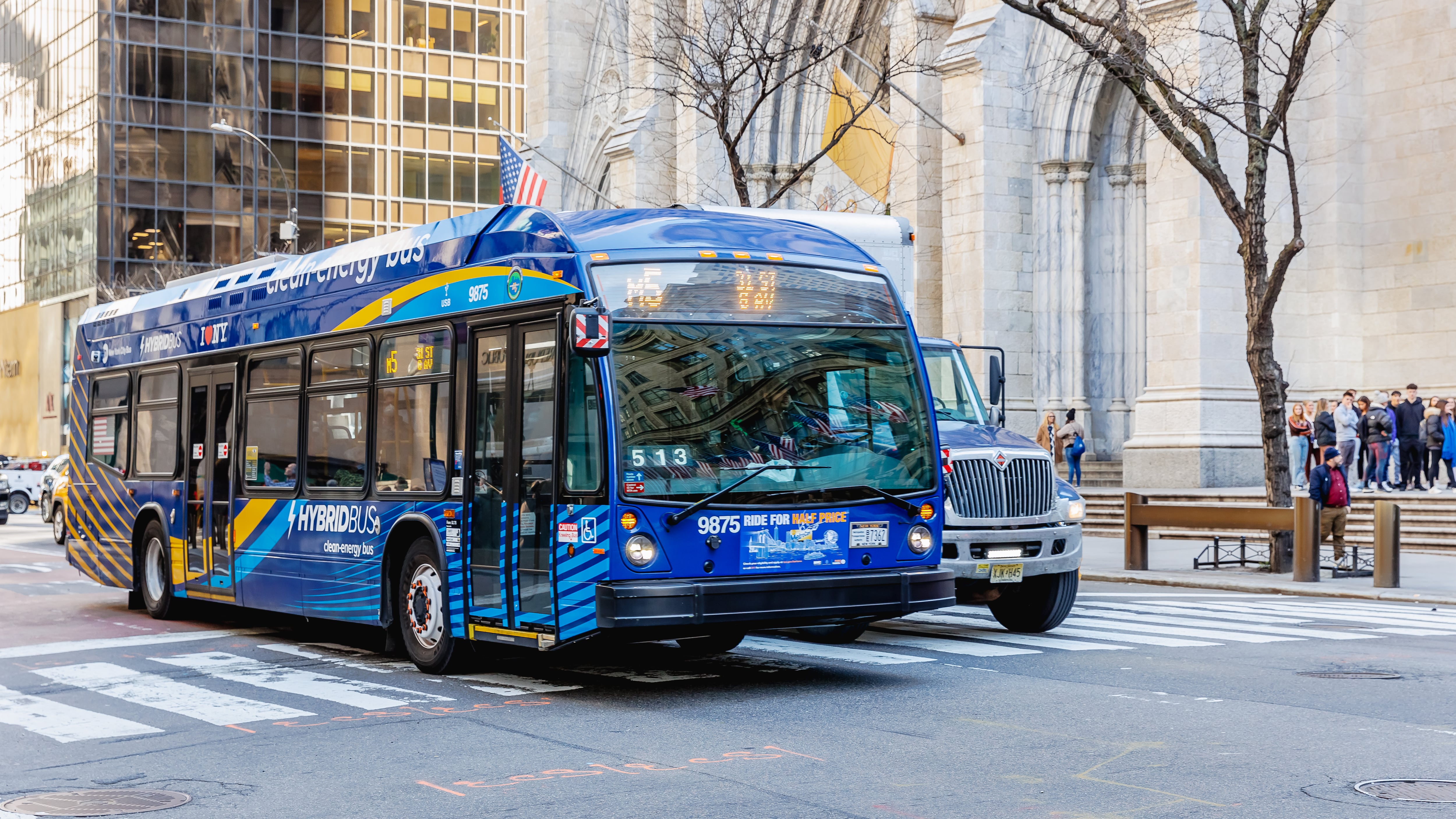 La MTA intensificó los controles de pago en autobuses de Nueva York para reducir la evasión de tarifas y las pérdidas millonarias en el sistema de transporte público.