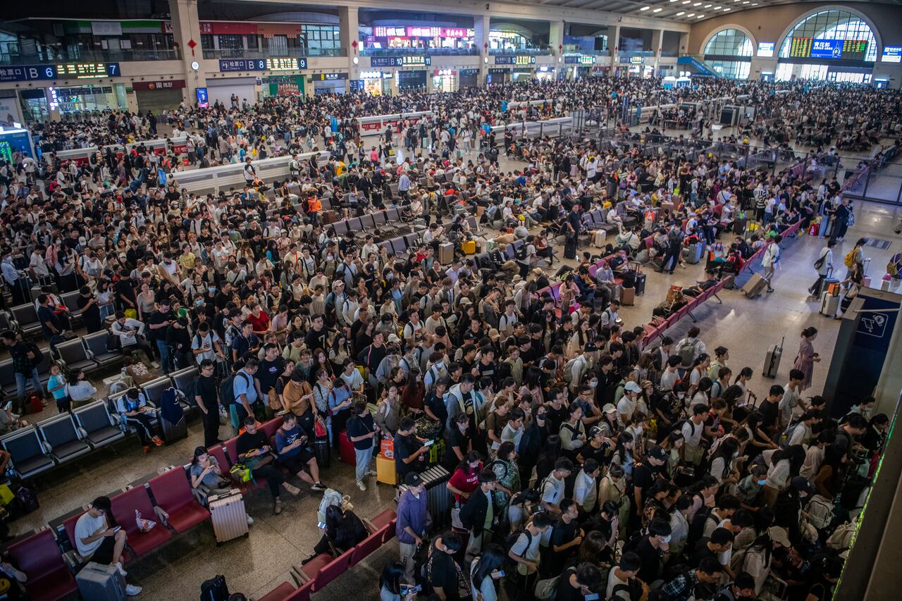 “La mayoría de los chinos no tienen vacaciones largas, por lo que en esta época del año es cuando todos pueden tomar el descanso más largo y el único momento para viajar por diversión”, dijo Fu Zhengshuai, un ingeniero informático y entusiasta de la fotografía.