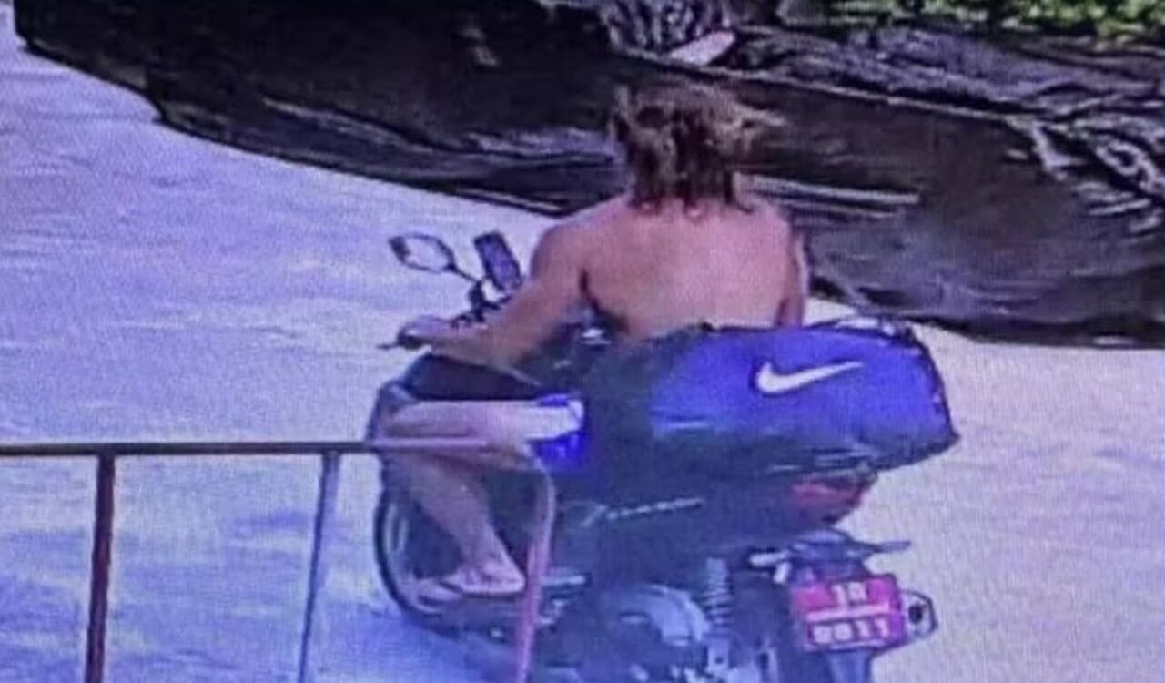 Las autoridades aseguran que en esa maleta azul, Daniel Sancho transportaba partes del cadáver de Arrieta