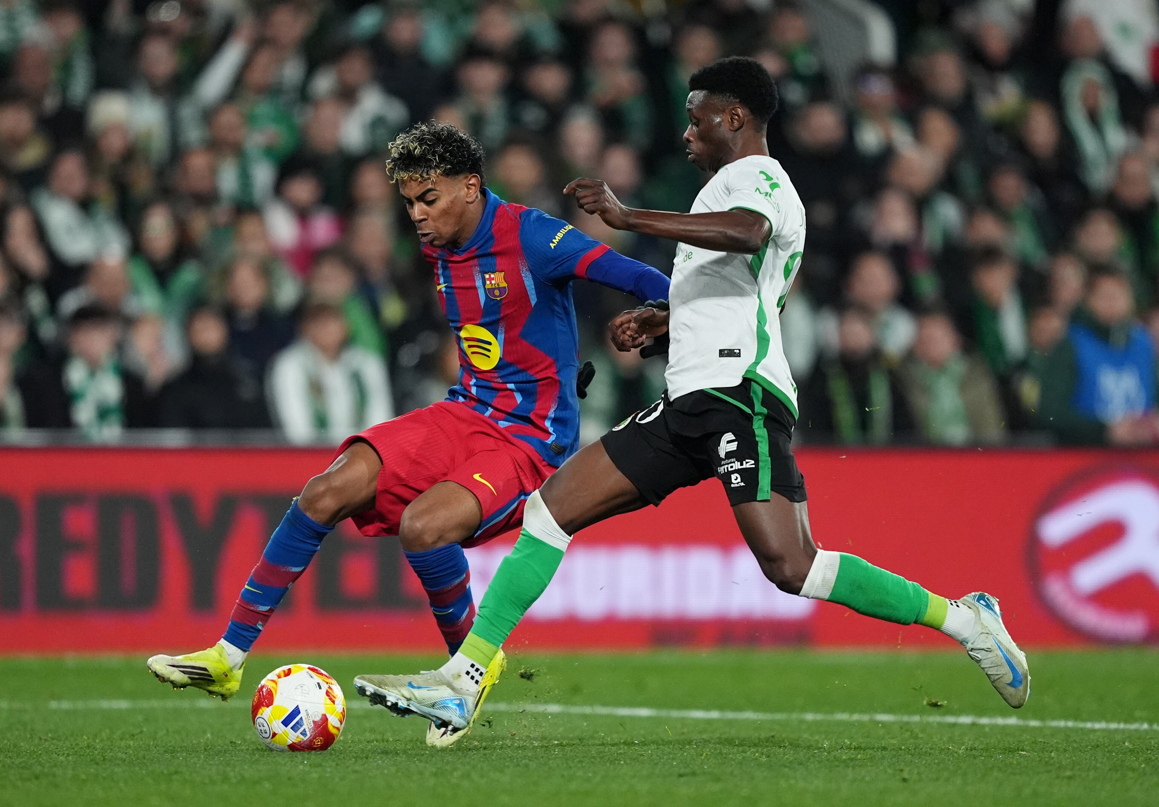 Lamine Yamal contra Racing de Santander.