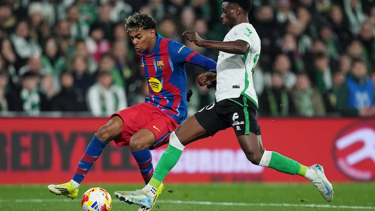 Lamine Yamal contra Racing de Santander.