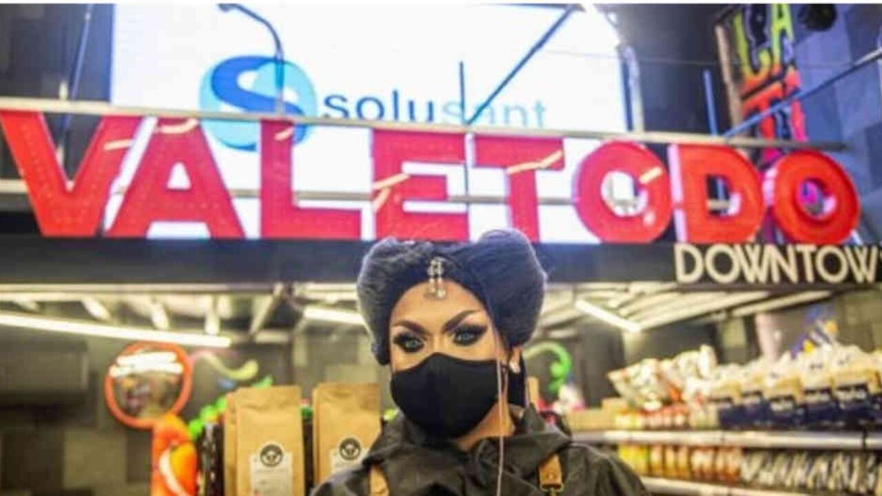 Los gays sufrieron larga discriminación en Perú, pero en los últimos años se han organizado y ganado espacio. Ahora incomodar o burlarse en sitios públicos de miembros de la comunidad LGBT está sancionado por la ley.