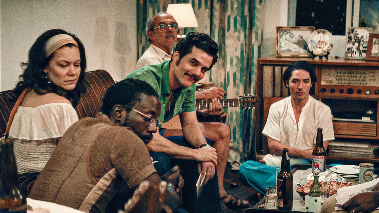 Brilla Moura, sin duda, pero también el reparto que lo rodea.