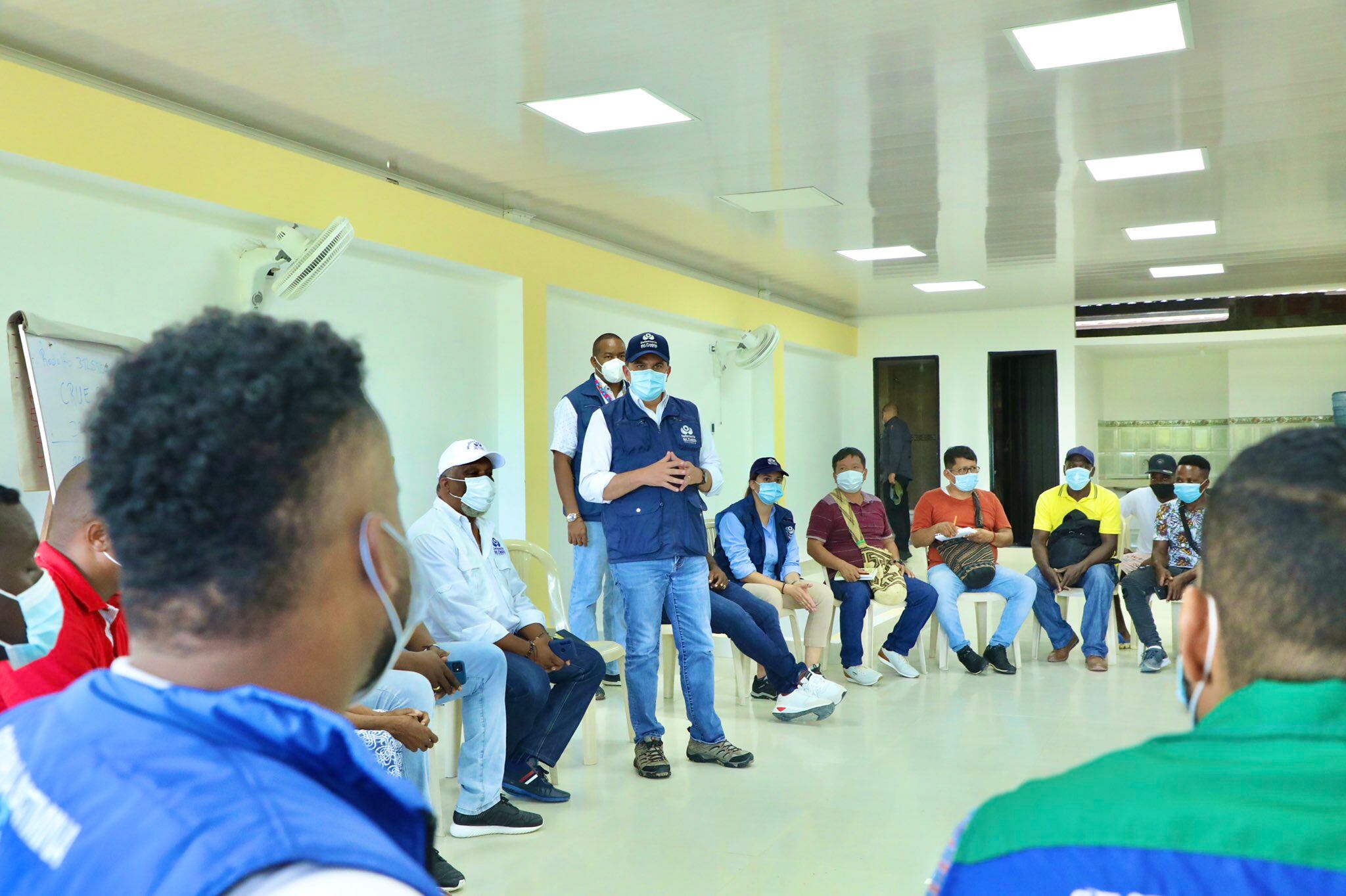 El Defensor del Pueblo Carlos Camargo, se reunió con la población afrocolombiana e indígena de Medio San Juan e Istmina.