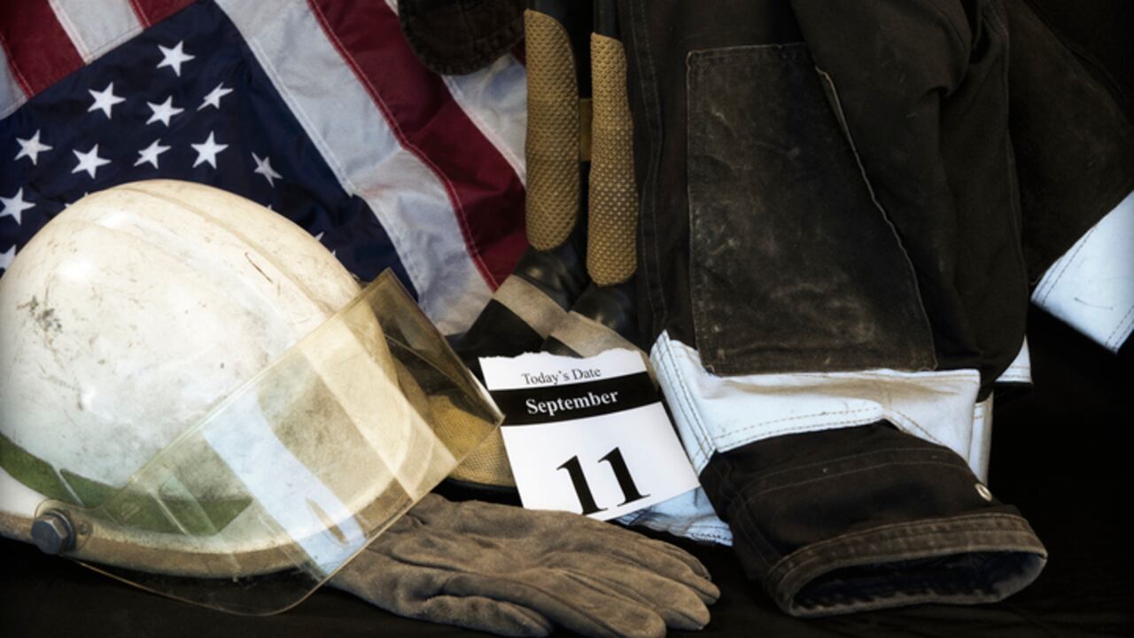 Russo-Elling también ayudó en los esfuerzos de rescate y recuperación en el World Trade Center el 11 de septiembre.