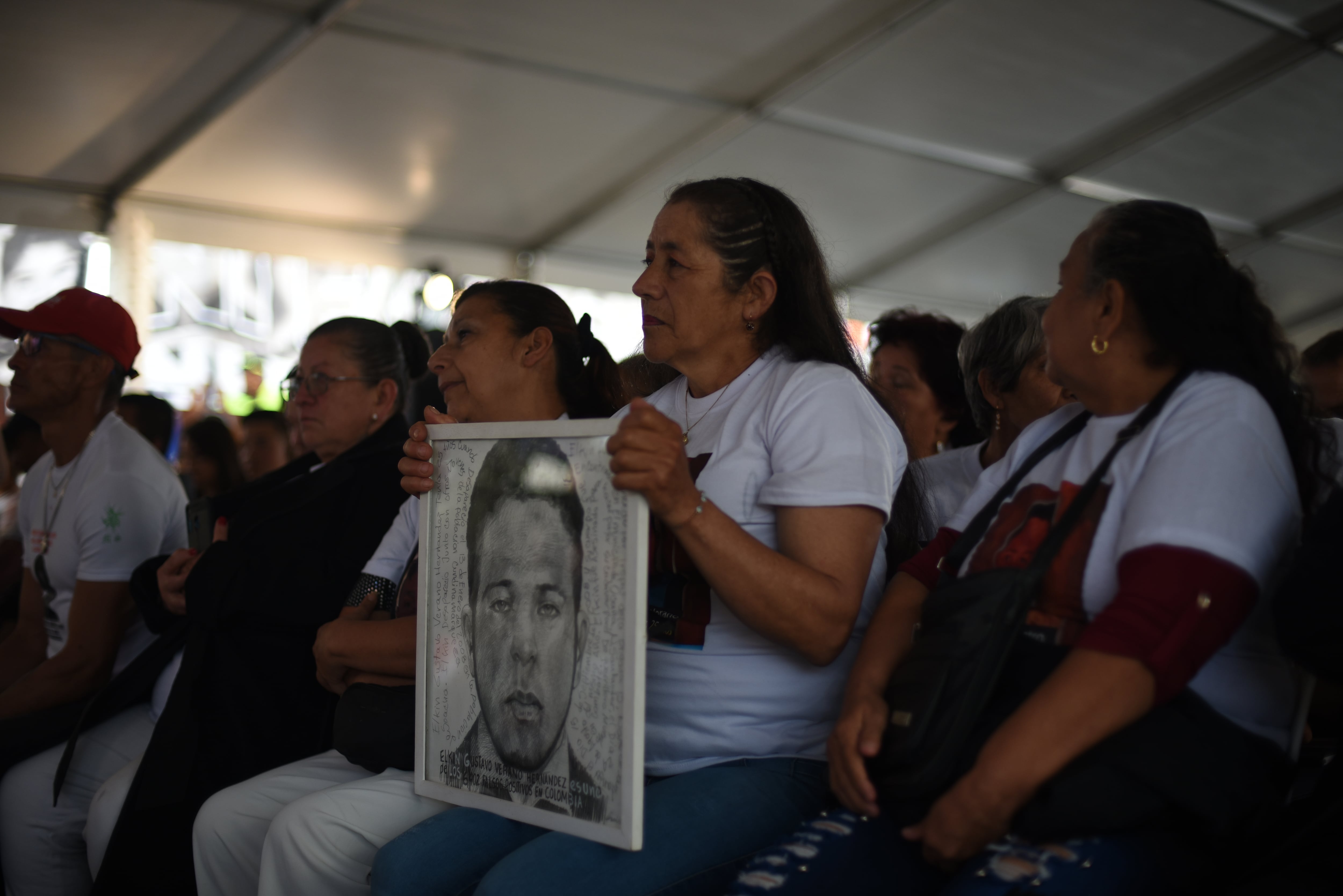Acto de excusas públicas por los casos de ejecuciones extrajudiciales de las que fueron víctimas jóvenes residentes en la ciudad de Bogotá y en el municipio de Soacha