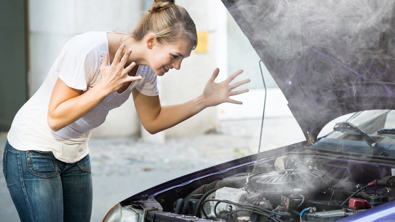 Usar el refrigerante adecuado puede prevenir el sobrecalentamiento en el carro.