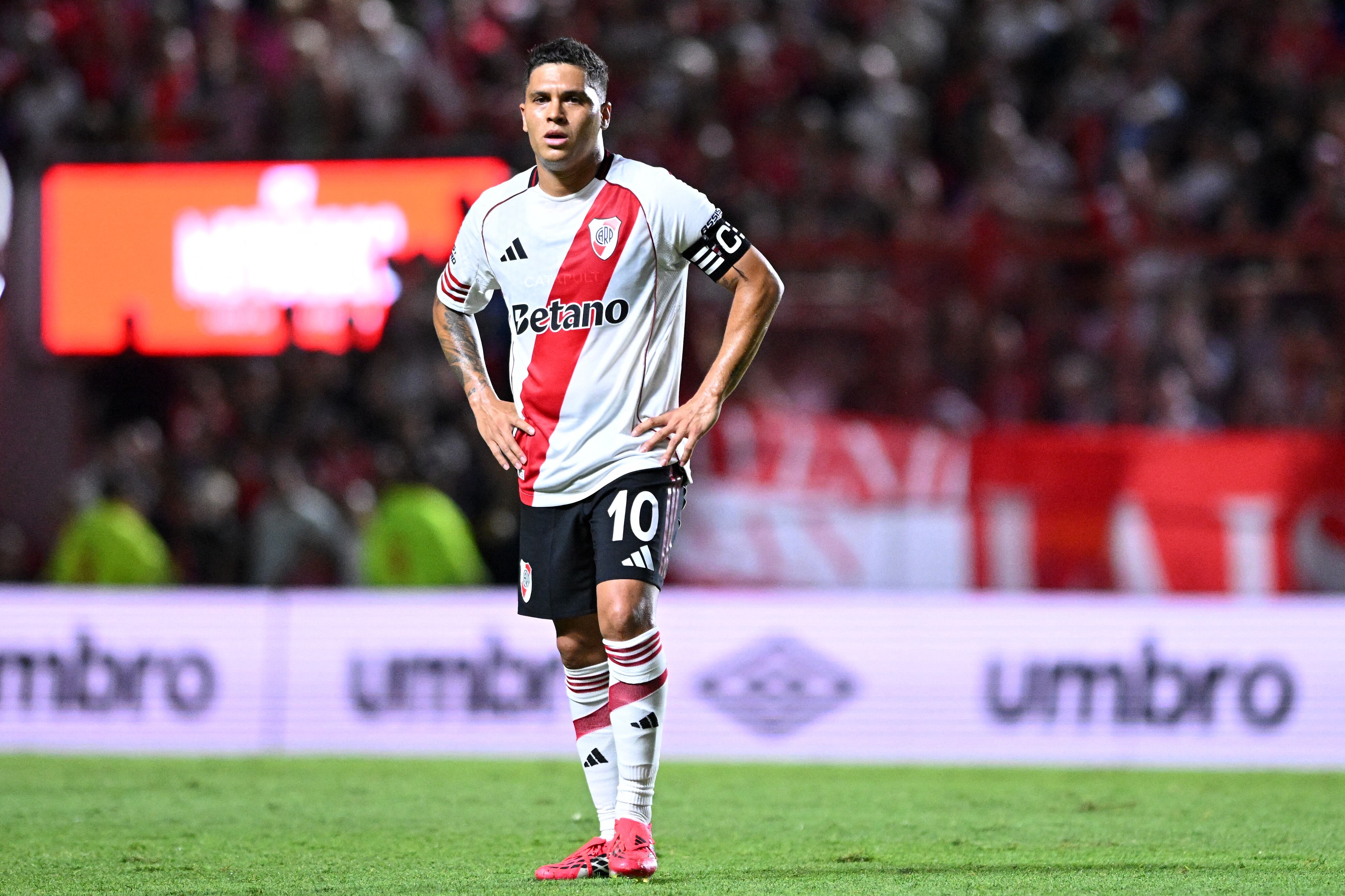 BUENOS AIRES, ARGENTINA - FEBRUARY 12: Juan Fernando Quintero of River Plate reacts during a Torneo Apertura 2026 match between Argentinos Juniors and River Plate at Diego Armando Maradona Stadium on February 12, 2026 in Buenos Aires, Argentina. (Photo by Rodrigo Valle/Getty Images) (Photo by Rodrigo Valle / Getty Images South America / Getty Images via AFP)