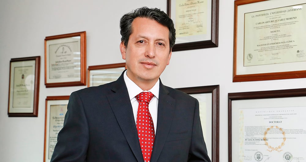 La tosferina "es una enfermedad causada por una bacteria que puede generar alteraciones, especialmente en los niños, y que produce dificultad para respirar", dice el galeno. 