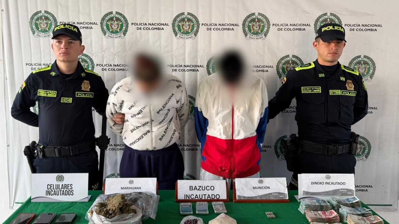 Varios de los capturados contaban con armas y sumas importantes de dinero.