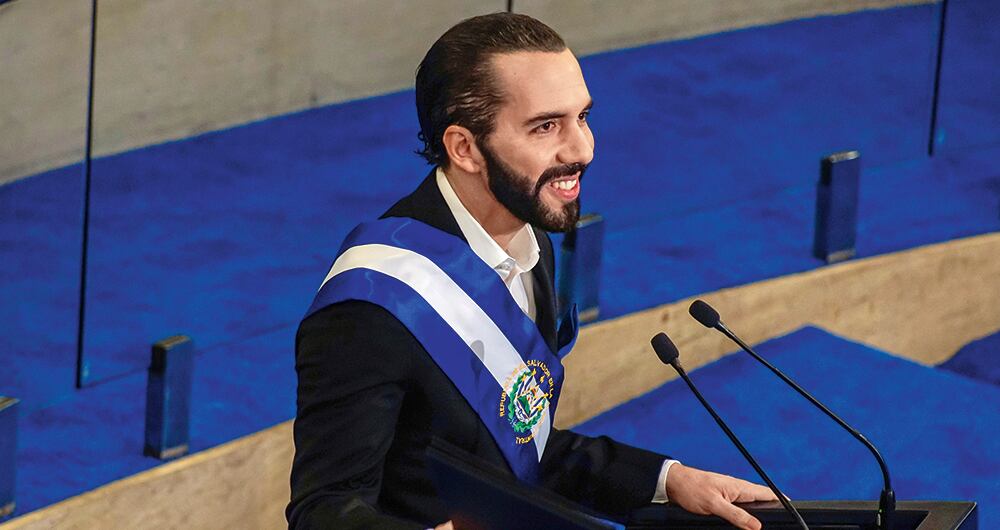 “La democracia se escribe de abajo hacia arriba”, dijo Nayib Bukele ante las críticas por su deseo de reelegirse. 