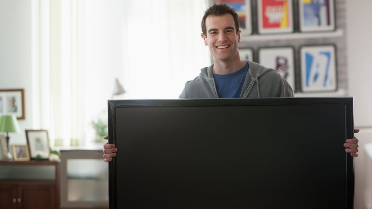 Muchos aprovechan la temporada de descuentos para comprar televisores.