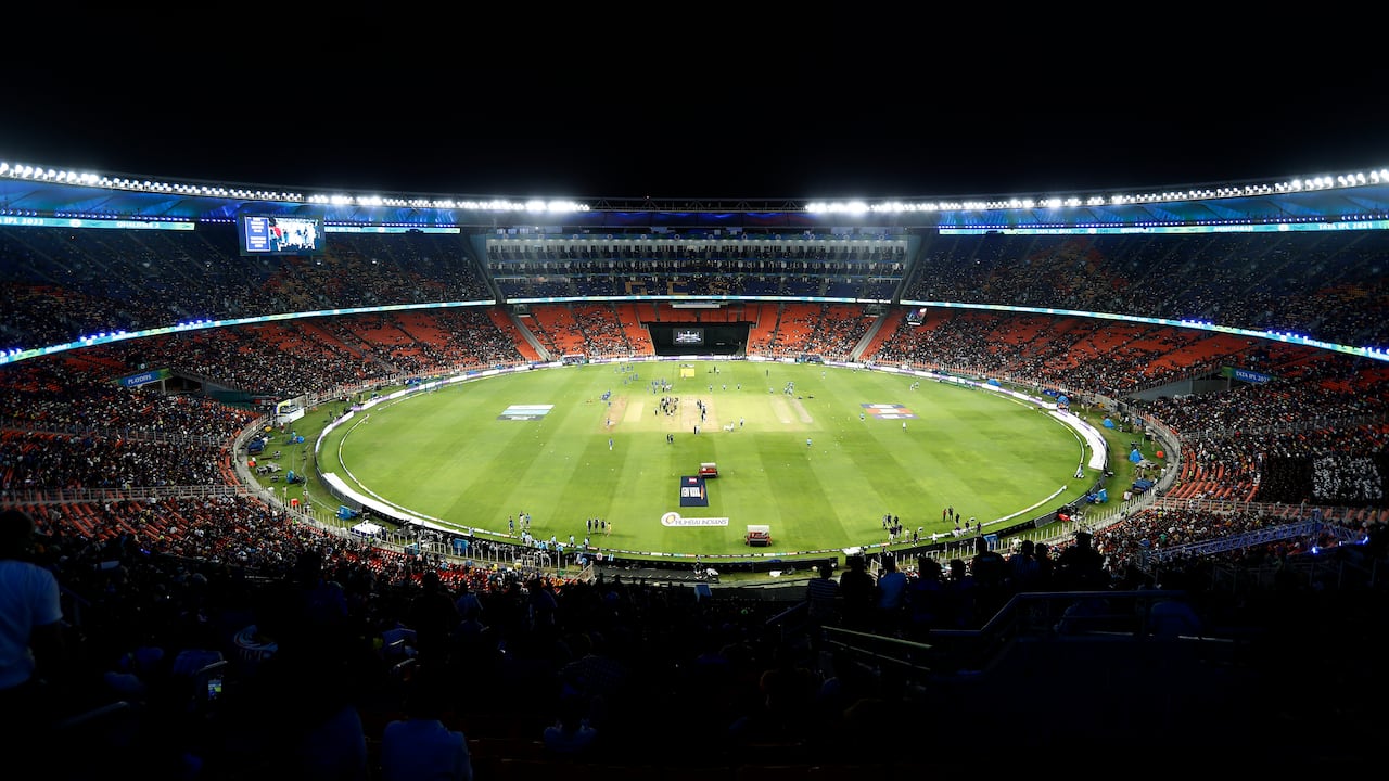 Una vista general del interior del estadio antes del partido de clasificación de IPL entre los Titanes de Gujarat y los Indios de Mumbai en el Estadio Narendra Modi el 26 de mayo de 2023 en Ahmedabad, India. (Foto de Pankaj Nangia/Getty Images)