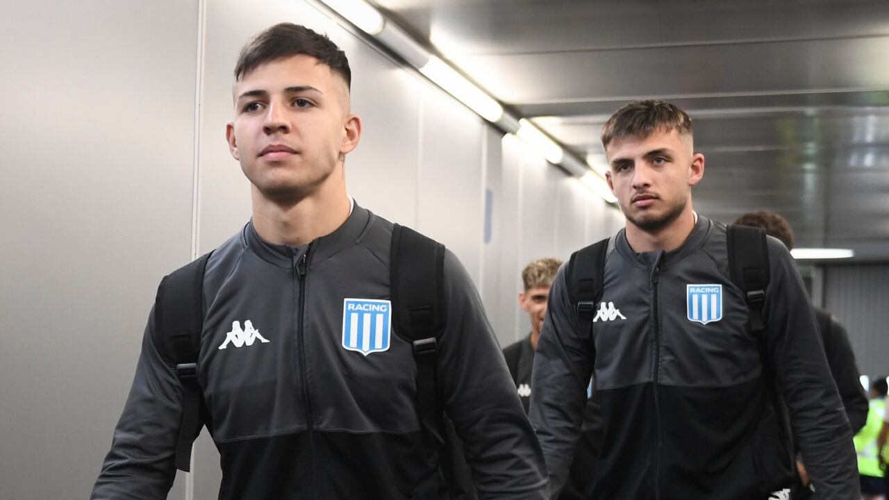 Parte del equipo de Racing llegando a Colombia para su duelo ante Nacional.