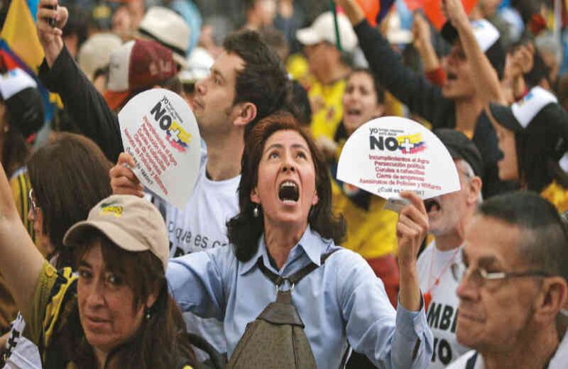 La sorpresa del No. Indiscutiblemente el movimiento del No a los acuerdos de paz de La Habana fue protagonista este año. Lo que se creía un inofensivo grupo al que las encuestas daban por perdedor en el plebiscito del 2 octubre, terminó como un sólido bloque de 6.422.136 millones de colombianos que se hicieron sentir. 
