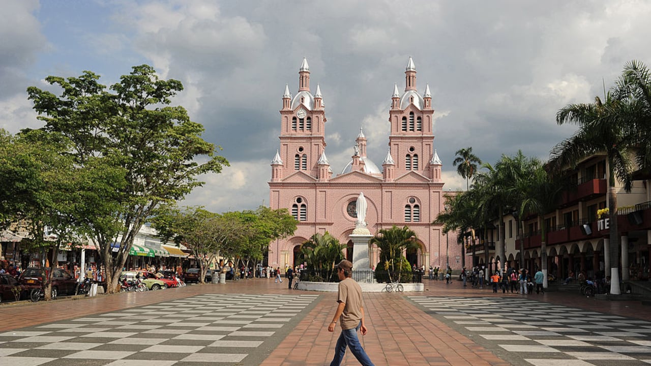 Buga es uno de los destinos cerca a Cali que vale la pena visitar.