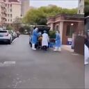 En Shanghái, China, un anciano iba a ser trasladado a la morgue. Sin embargo, los trabajadores se percataron de que seguía vivo.